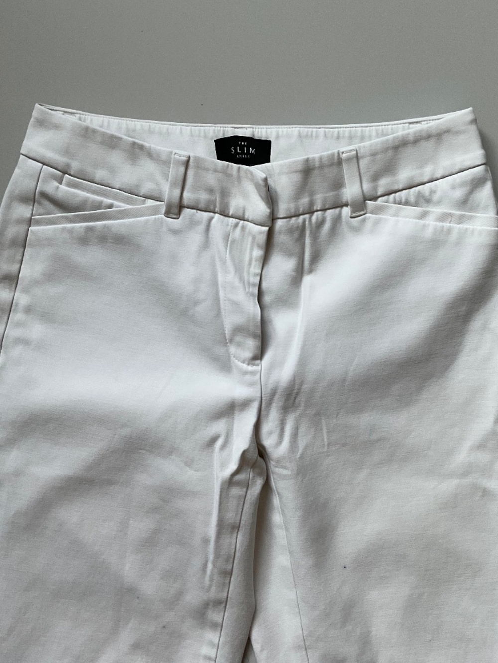 WhiteHouseBlackMarket The SLIM ankle Size 0 White Pants